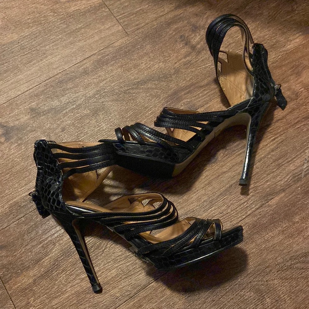 Badgley mischka snakeskin heels